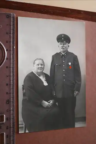 tolles altes Paarportrait - Frau und Mann - Eisenbahner mit Orden 1940