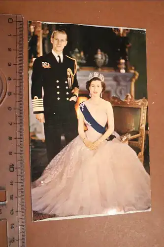 tolle alte Karte - Queen Elisabeth mit Ehemann Prinz Phillip  50-60er Jahre ?