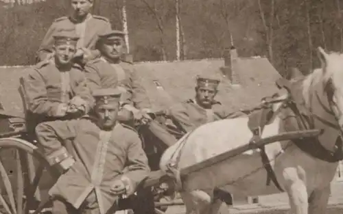 tolles altes Foto auf Pappe - Gruppe Soldaten mit Kutsche