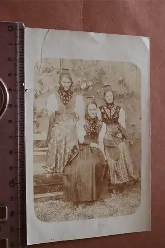 tolles altes Foto - drei Frauen in Tracht - Mainz oder Umgebung 1914