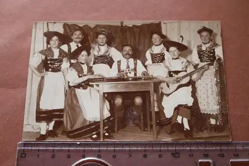 tolles altes Foto - Musikgruppe in Trachten - Hinterzarten 1913