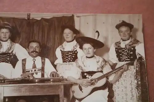 tolles altes Foto - Musikgruppe in Trachten - Hinterzarten 1913