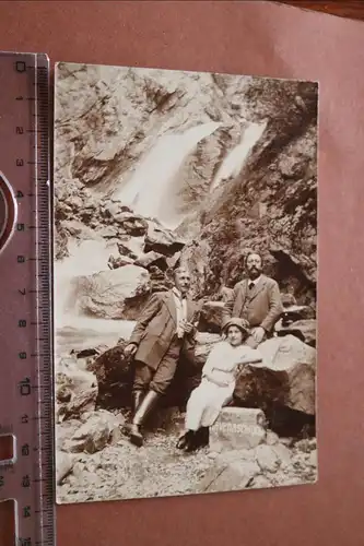 tolles altes Foto  - Personen am Wasserfall in der Ravenschlucht 1910-20 ?
