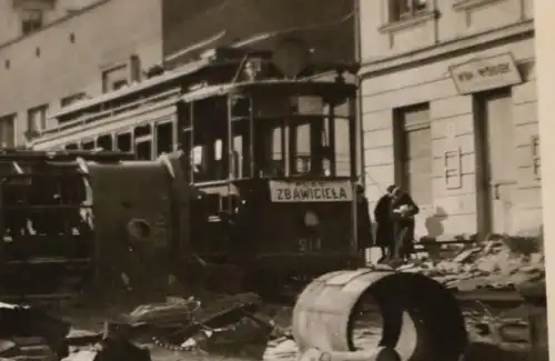 altes Foto - zerstörte Strassenbahn in Warschau , Gebäude