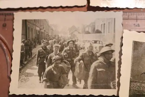 18 alte Fotos eines Soldaten - Frankreich ?? Zerstörung, Fahnen, Soldaten, Engl