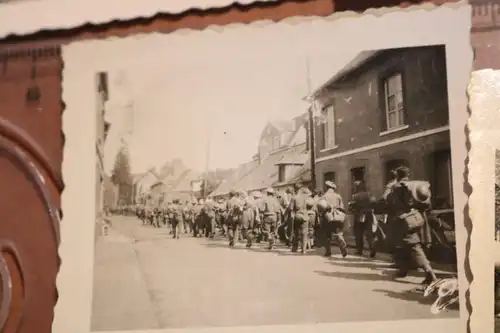 18 alte Fotos eines Soldaten - Frankreich ?? Zerstörung, Fahnen, Soldaten, Engl