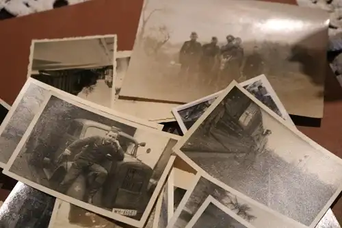 85 alte Fotos eines Soldaten ?  Soldaten, LKW´s , Frankreich ??