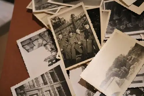 85 alte Fotos eines Soldaten ?  Soldaten, LKW´s , Frankreich ??