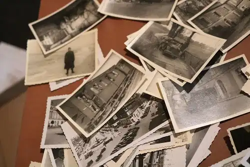 85 alte Fotos eines Soldaten ?  Soldaten, LKW´s , Frankreich ??