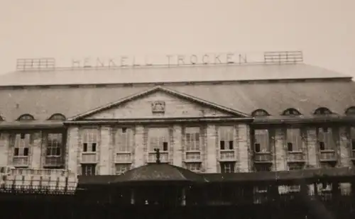 tolles altes Foto - Gebäude Henkell Trocken - 30-50er Jahre ???