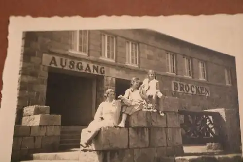 zwei tolle alte Fotos - Ausflug zum Brocken 1931  Harz