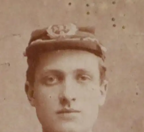 tolles altes Kabinettfoto eines Nordstaaten Soldaten mit Kokarde 1894 Bluffton