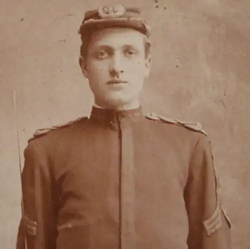 tolles altes Kabinettfoto eines Nordstaaten Soldaten mit Kokarde 1894 Bluffton