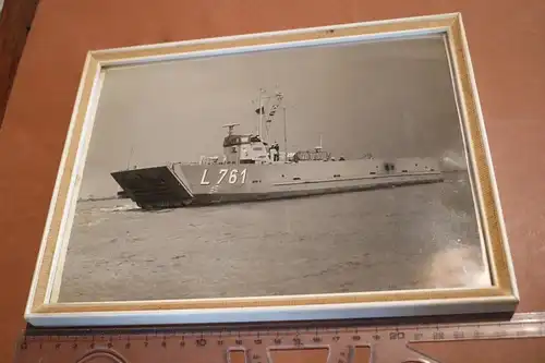 tolles altes Foto im Rahmen Bundesmarine, L 761, Karpfen, Mehrzwecklandungsboot