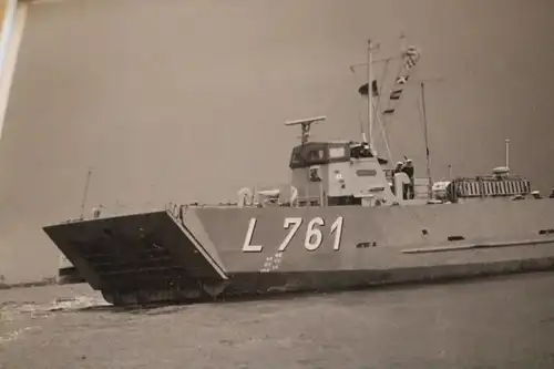 tolles altes Foto im Rahmen Bundesmarine, L 761, Karpfen, Mehrzwecklandungsboot