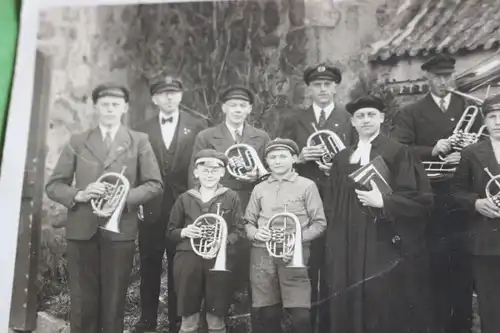 tolles altes Foto - Blaskapelle ?  und Priester - 20-30er Jahre ?  Ort ???