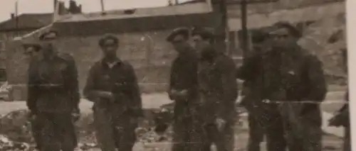 altes Foto - Geschütze - Soldaten unbekannte Uniformen ?? Frankreich ?