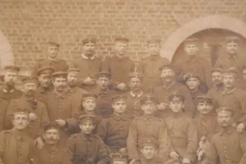 tolles altes Foto - Gruppenfoto Soldaten - Feldpoststation  43 - 1916