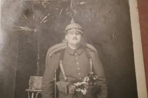 tolles altes Foto - Portrait Soldat  mit Pickelhaube Chemnitz  Inf.Regt. 354