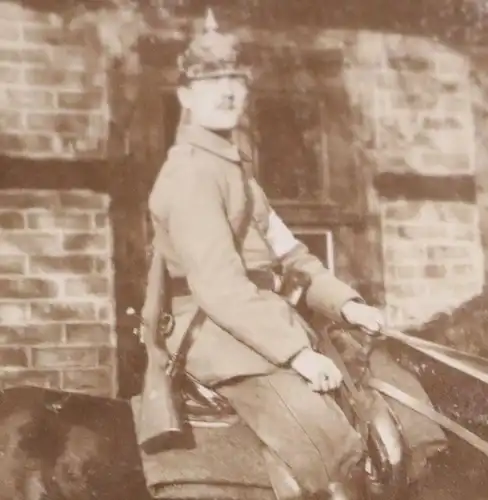 tolles altes Foto - Portrait eines Soldaten  mit Pickelhaube auf Pferd  226. Reg