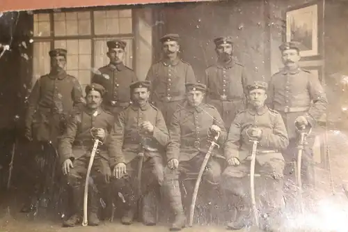 zwei alte Foto - Gruppenfoto Soldaten mit Säbel - Kavallerie ???