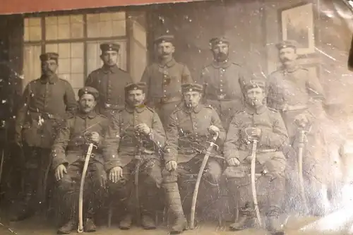 zwei alte Foto - Gruppenfoto Soldaten mit Säbel - Kavallerie ???