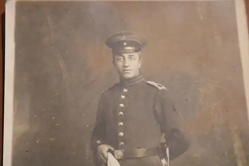 zwei Fotos eines Soldaten in Uniform und im Mantel Berlin 1919