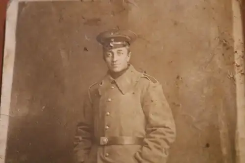 zwei Fotos eines Soldaten in Uniform und im Mantel Berlin 1919