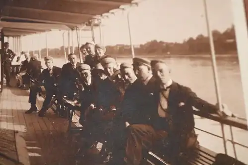 drei tolle alte Fotos - Studenten ?? Verein ?? Kegeln , Schifffahrt 1910-20 ?