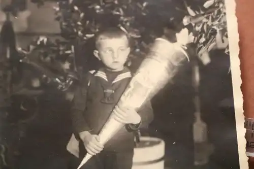 altes Foto -  Junge mit Schultüte 20-40er Jahre
