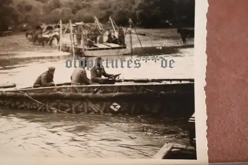 tolles  altes Foto - Sturmboot über Dnjepr - kleines Wappen