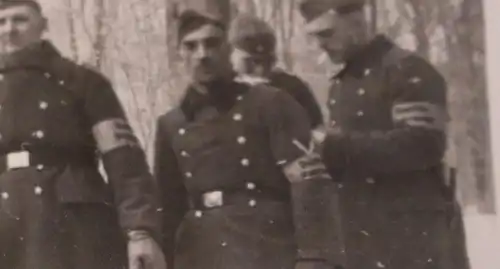 altes Foto - Gruppe Soldaten - Ärmelband Deutsche Wehrmacht