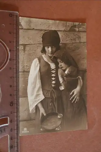 alte Karte - Mädchen  mit Kind ?? 1921