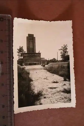 altes Foto Sowjetisches Denkmal in Stalino 