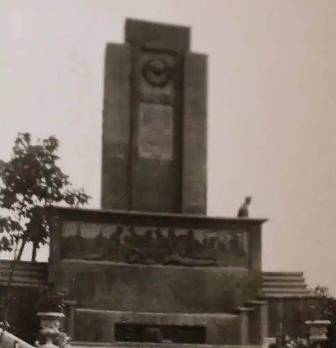altes Foto Sowjetisches Denkmal in Stalino 