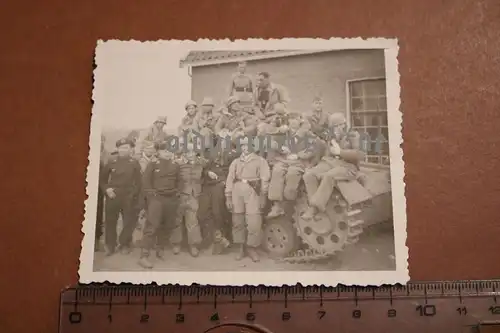 tolles altes Foto - Fallschirmjäger und Panzertruppe - Nachkriegsabzug !!