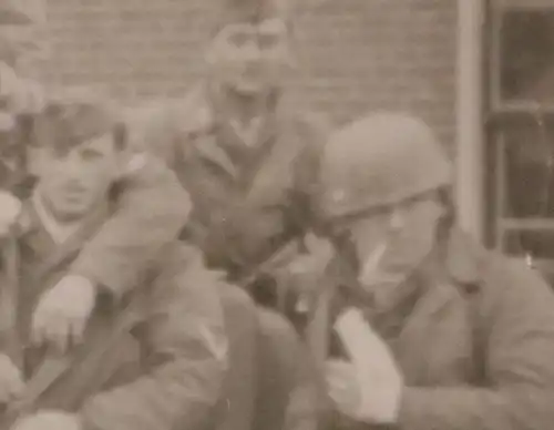 tolles altes Foto - Fallschirmjäger und Panzertruppe - Nachkriegsabzug !!