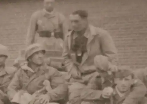 tolles altes Foto - Fallschirmjäger und Panzertruppe - Nachkriegsabzug !!