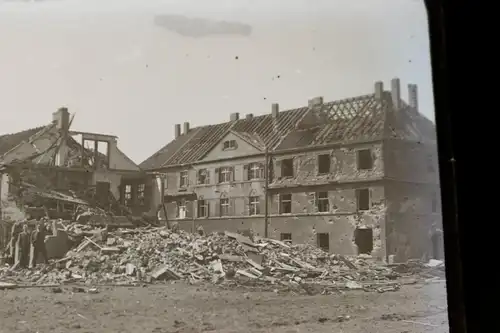 zwei alte Glasnegative - zerstörte Gebäude - Ort ?? Bombenschaden ??? 