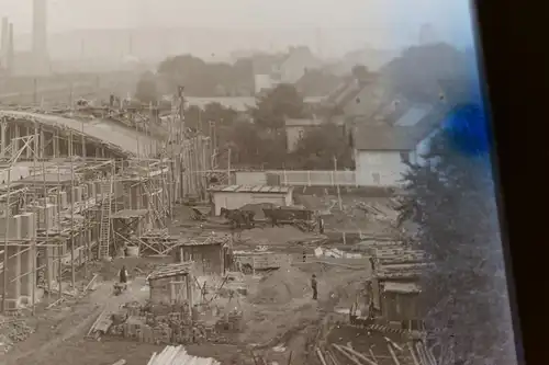 tolles altes Glasnegativ - Bau einer großen Halle -  Eisenbahn HIntergrund