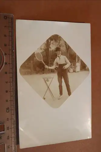 tolles altes Foto Tennisspieler mit Hut Melone auf dem Kopf - 1910-30 ???