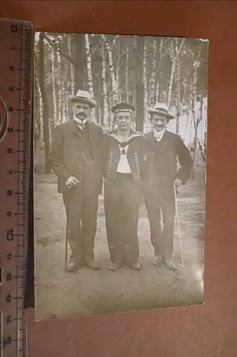 tolles altes zwei Männer in zivil und Matrose - Kaiser Wilhelm der Große Mützenb