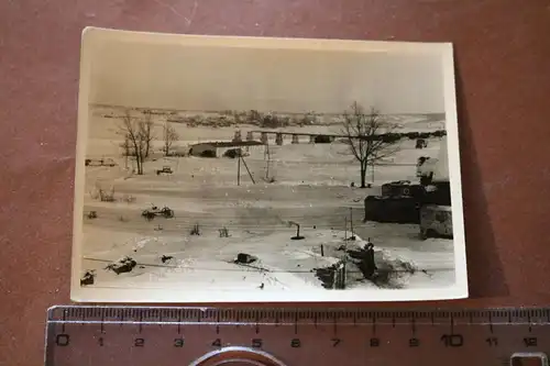 altes Foto  Brückenbau, LKW´s , Sanitätsfahrzeuge , Winter - Russland ??