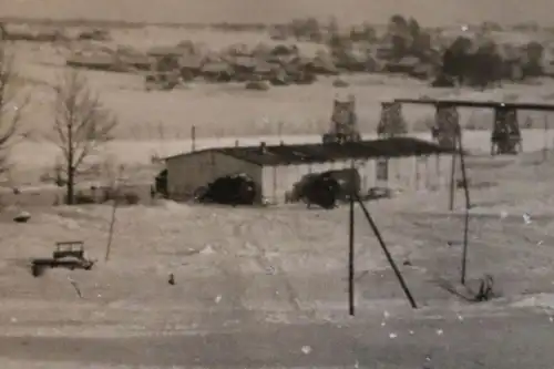 altes Foto  Brückenbau, LKW´s , Sanitätsfahrzeuge , Winter - Russland ??