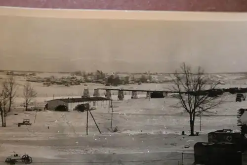 altes Foto  Brückenbau, LKW´s , Sanitätsfahrzeuge , Winter - Russland ??