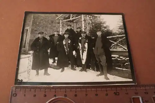 altes Foto - Gruppenfoto  Soldaten in dicken Wintermäntel - Verdun ??? 1918