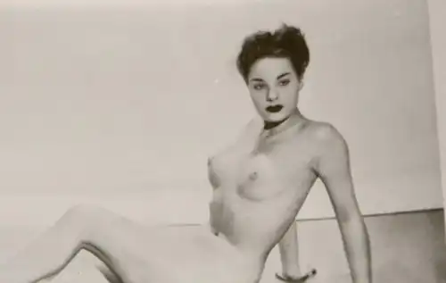 tolles altes  Akt Dia - hübsche Frau abfotografiert - 50-60er Jahre ?