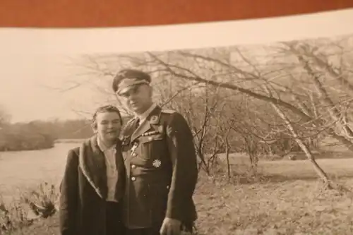 tolles altes Foto - Soldat Luftwaffe mit Frau KVK I. KL. Bandspange, Dolch