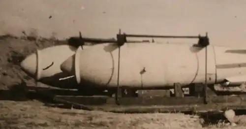 tolles altes Foto -  große Bombe 
