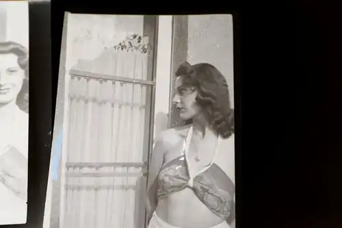 zwei tolle alte Negative Portrait einer hübschen Frau - 50-60er Jahre 